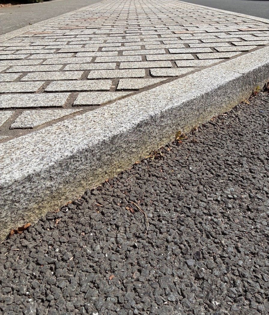 De Lank Edge Kerb